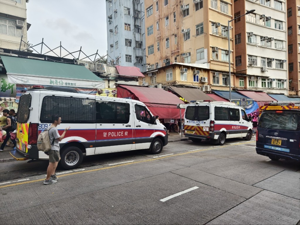 日前观塘一名六旬男子在家中疑意外失救亡，同住的八旬病母顿失照顾不治。