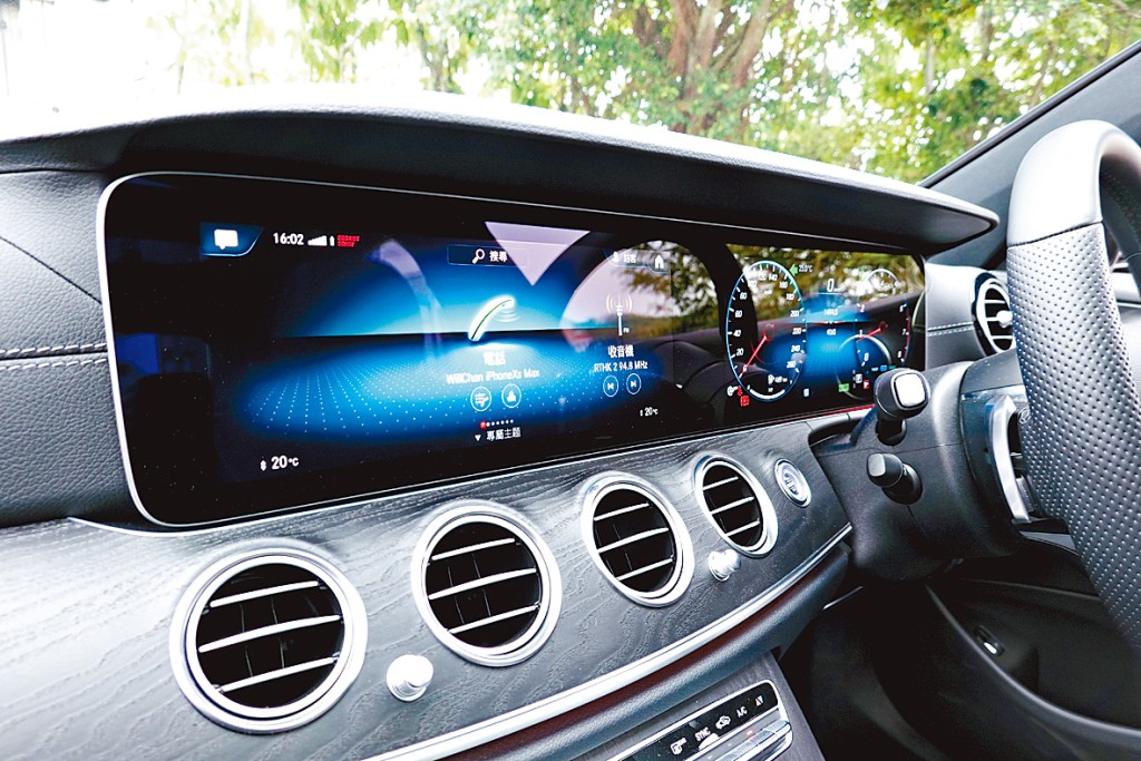雙12.3吋數碼儀表連中控台闊屏幕，可利用Touch Control按鈕自由操控。
