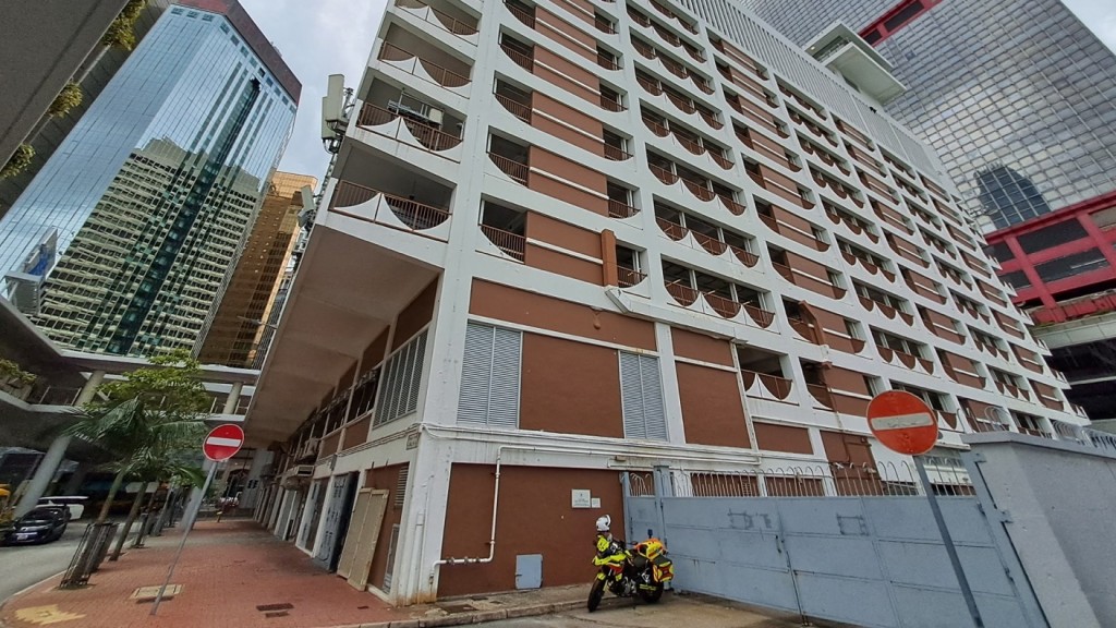 上環林士街停車場女子墮下 送院不治。