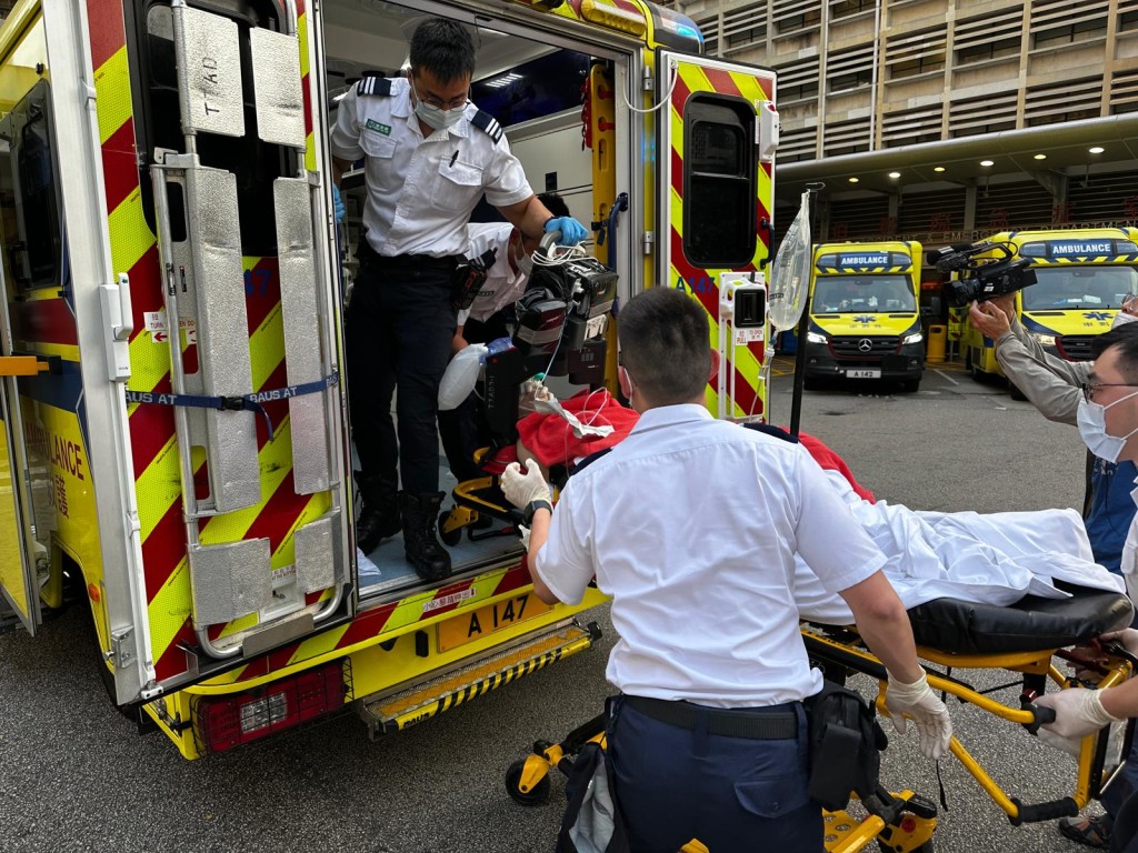 男子送院時已陷昏迷。