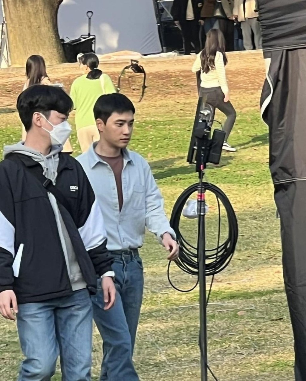 D.O.雖然已28歲，但與大學生冇分別。