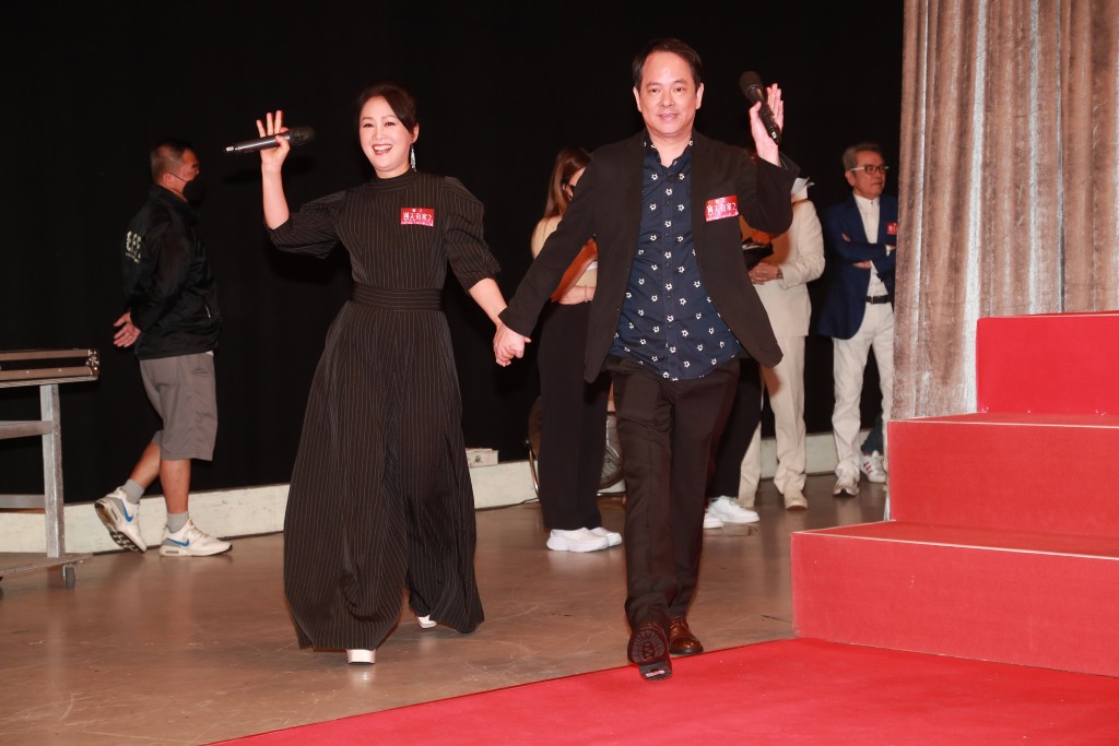 与老公陈嘉辉合作拍《逆天奇案2》。