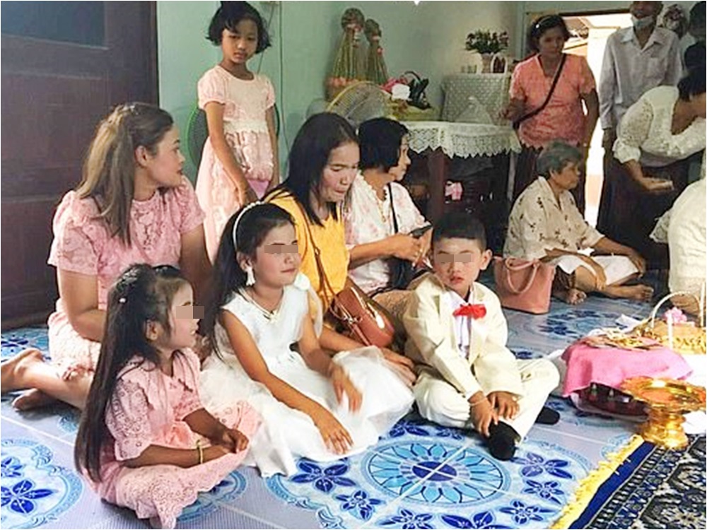 為了消除前世「業障」,父母為一對5歲的龍鳳胎安排了一場婚禮。網圖