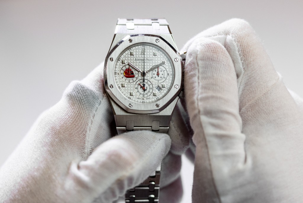 帶有法拉利躍馬標誌的愛彼腕錶以300萬成交。路透社