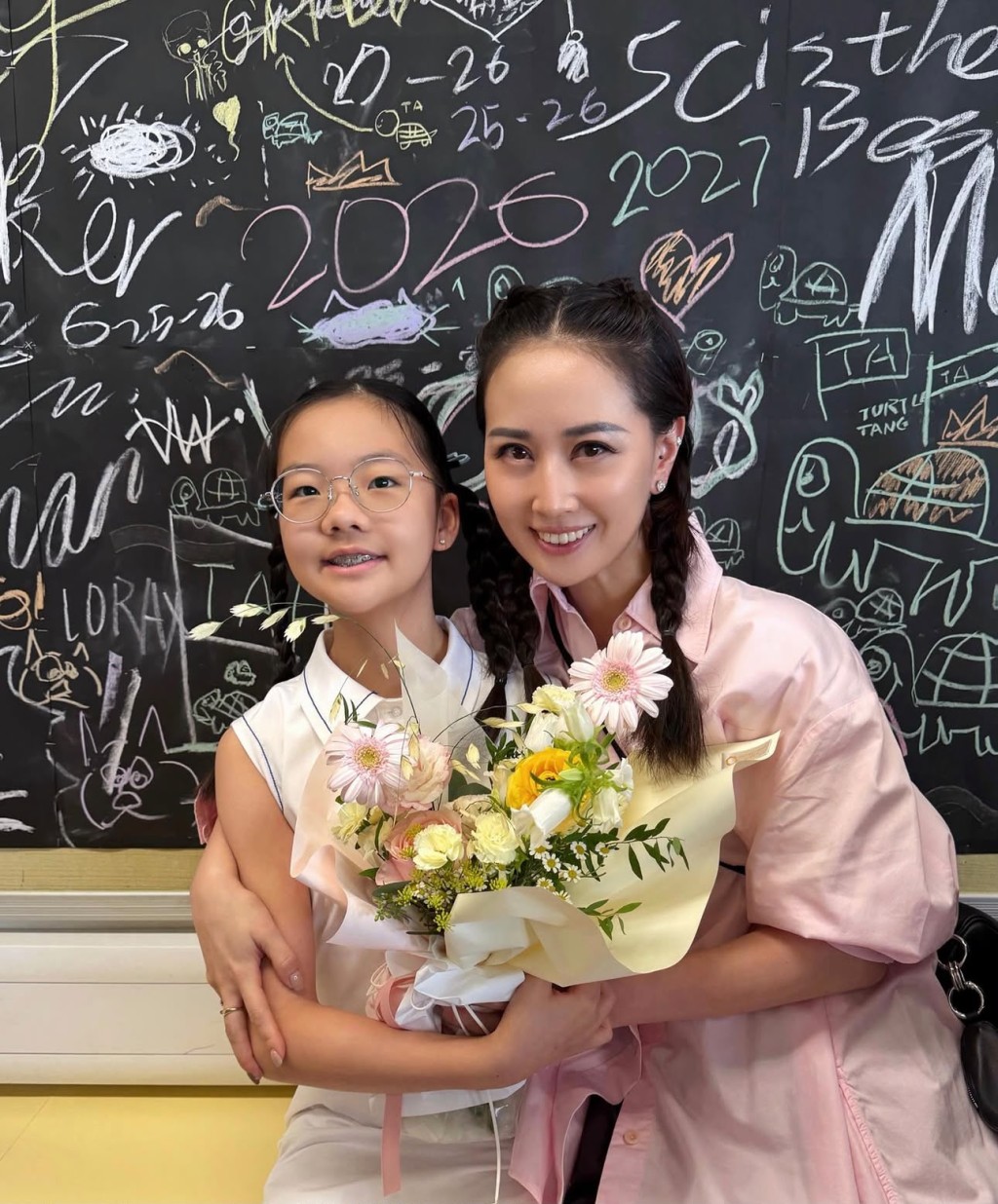 譚俊彥老婆任祉妍（右）顏值爆燈成焦點。