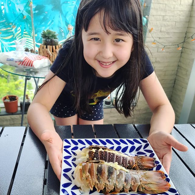 晴晴Alexandra自少已長得非常可愛。（圖片來源：IG@dellapietraalexandra）