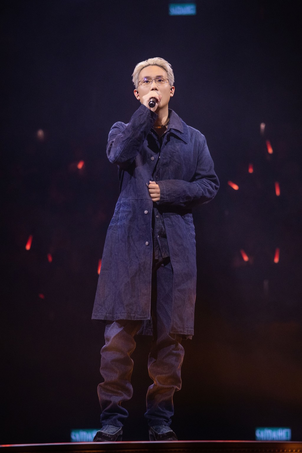 CY於尾場情深演繹代表作《滴滴金》。