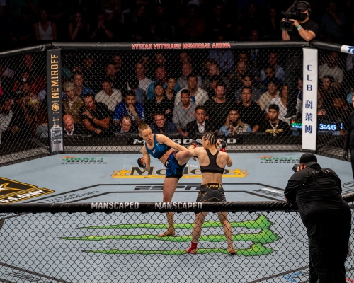 娜瑪尤納斯擊敗張偉麗奪走金腰帶。UFC 官方Twitter圖片