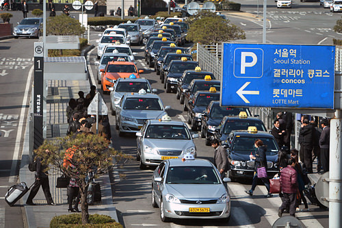 首爾市政府推出專門為外國遊客而設的叫車應用程式TABA,日後叫車較為方便。網上圖片