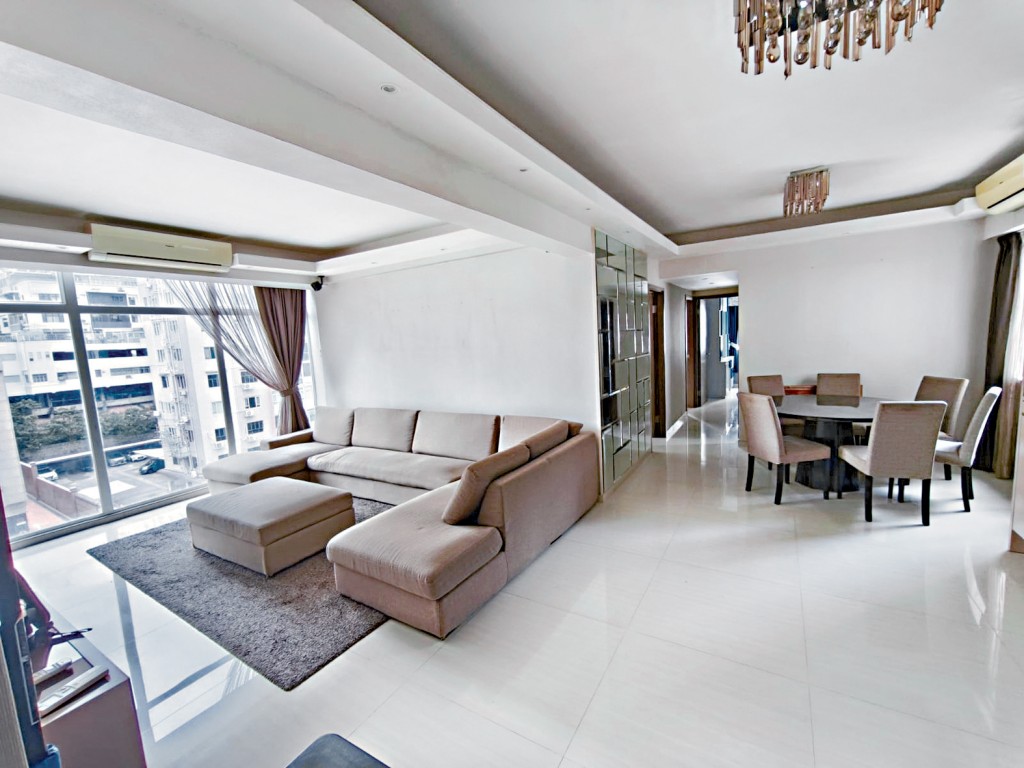 環亞拍賣行昨拍出14個銀主盤，包括何文田匯景大廈中層戶以1175萬拍出。