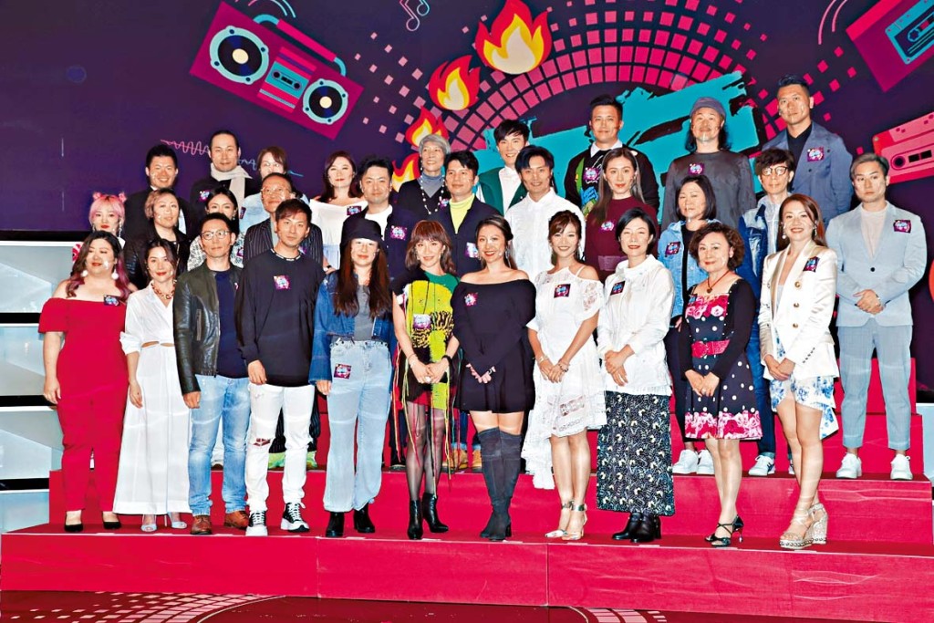 應德榮參加過TVB的藝員訓練班，獲簽藝員合約，同期還有蒙嘉慧。