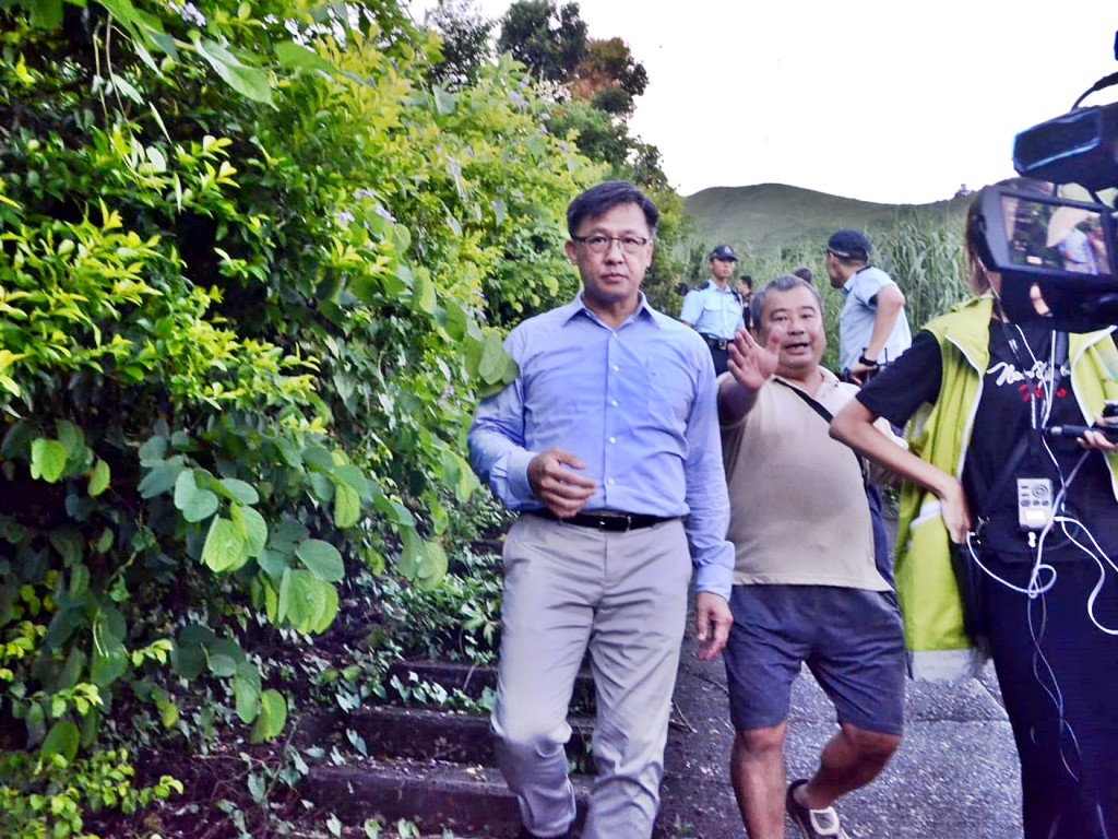 何君堯到場了解。