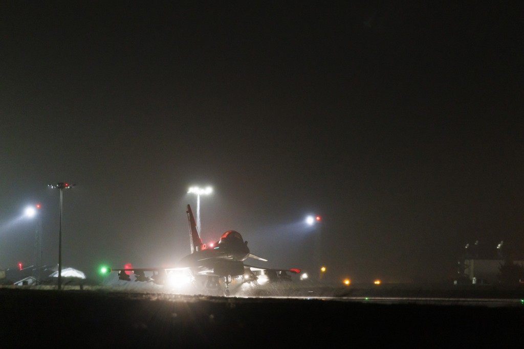 英國皇家空軍一架颱風FGR4戰機自塞浦路斯基地起飛,空襲也門胡塞武裝目標。美聯社