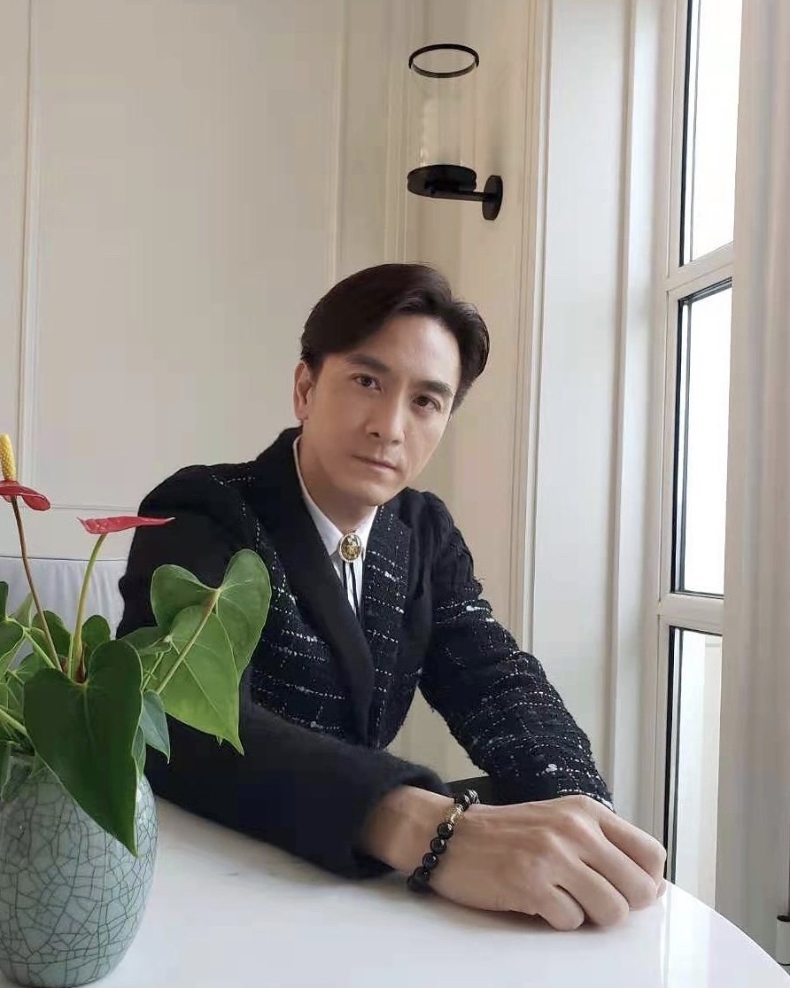 马明称《隐》剧刚开拍，估计要开拍至12月底。