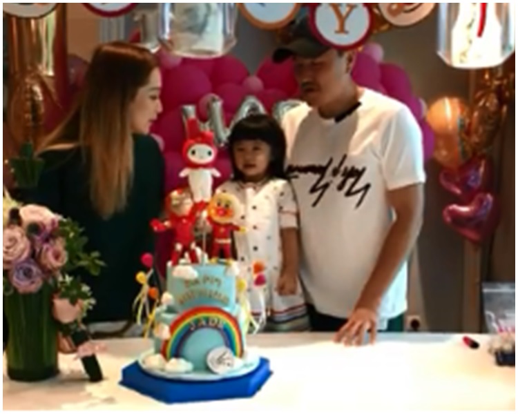 Jade女儿心心唱歌庆祝。IG截图