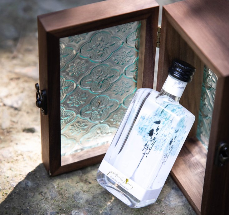 Kit与拍档Joseph二人,在本地酒界颇有名气,18年创立首个由港人主理的毡酒品牌「白兰树下」。 Kit与拍档Joseph二人,在本地酒界颇有名气,18年创立首个由港人主理的毡酒品牌「白兰树下」。