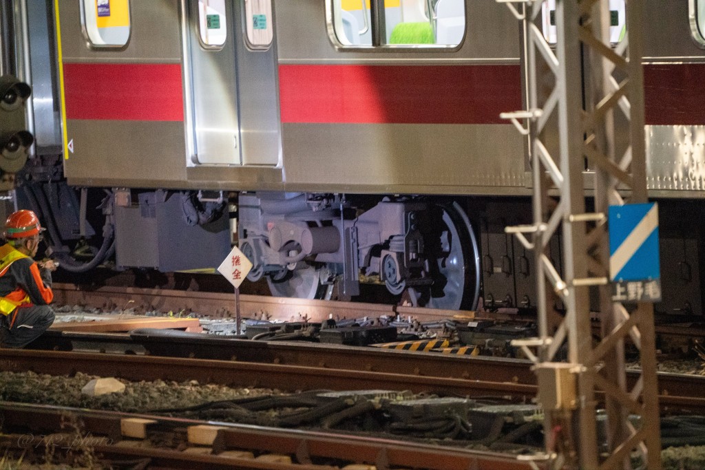 回送列車尾部車廂的2個車軸出軌。X@712_photo