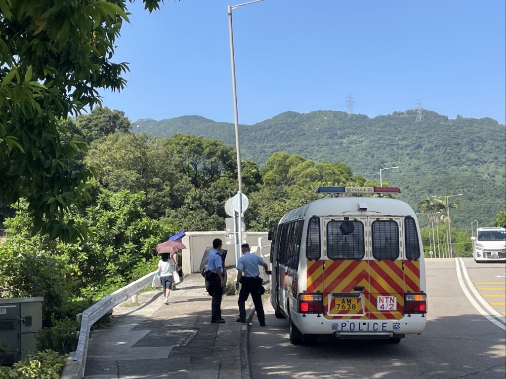 警方今日于康乐园一带加强巡逻。