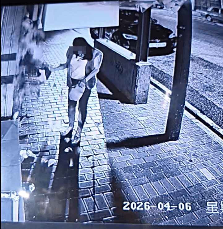 女子扯爆衣包袋。fb：馬路的事討論區