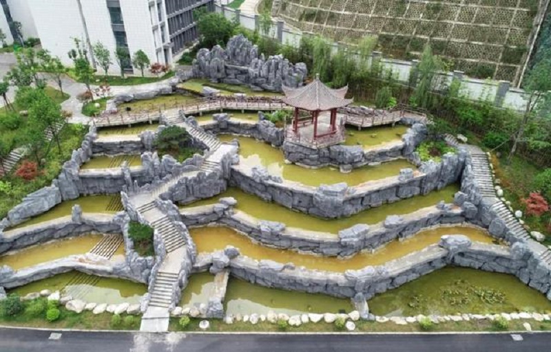 陝西脫貧縣投資高達7.1億建豪華中學引質疑。網上圖片