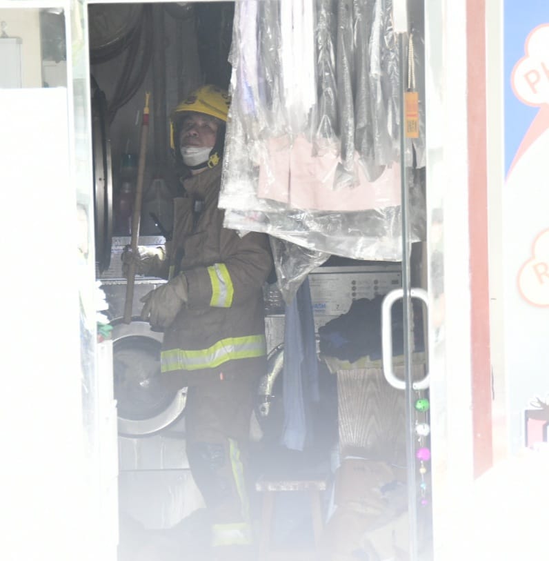 消防在場調查火警起因。