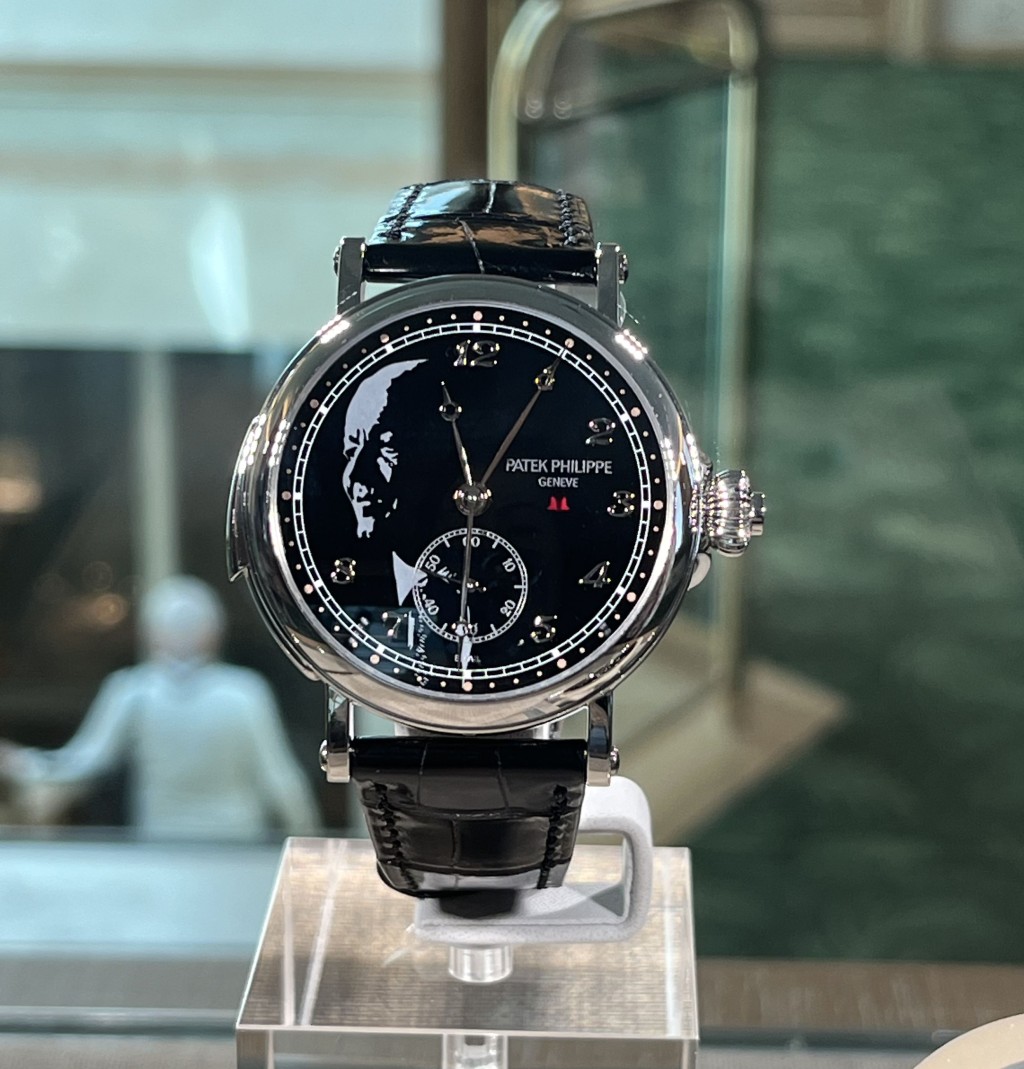 2023年特別為慶祝Mr. Philippe Stern的 85歲生辰而推出的1938P-001三問及響報時間功能腕錶。