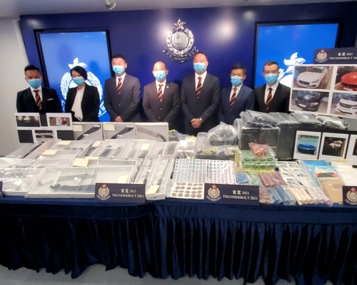 警方全港打擊罪惡，共拘2320人。