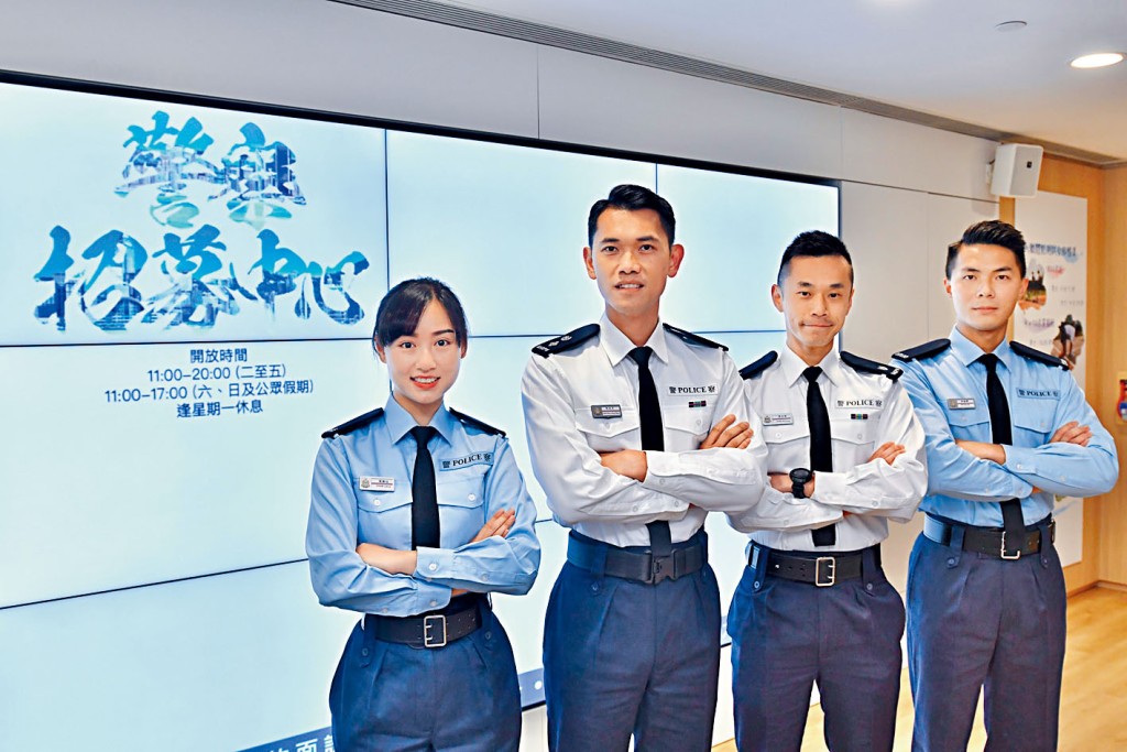 左起：「警队招募大使」乐怡、晓辉、人事部人力资源科署理高级警司陈纯青及人事部招募组警司陈杰峰，讲述招募内地港生情况。