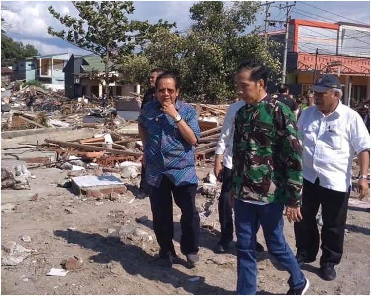 維多多昨日到重災區帕盧市視察救災情況。圖:維多多fb