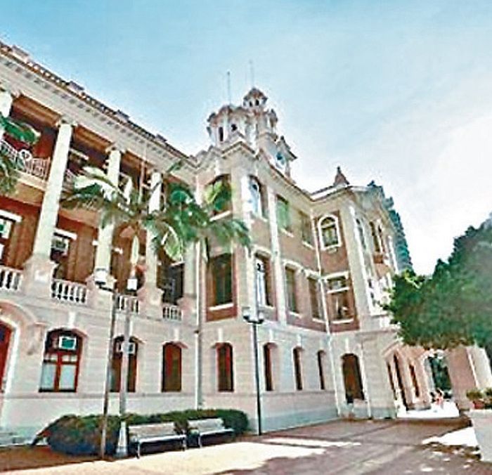 香港大學今年回升至全球第四十八位,但仍不及前年全球第四十四的水平。