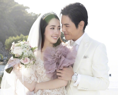 意國小島迎娶郭碧婷，向佐稱老婆為：小向太。