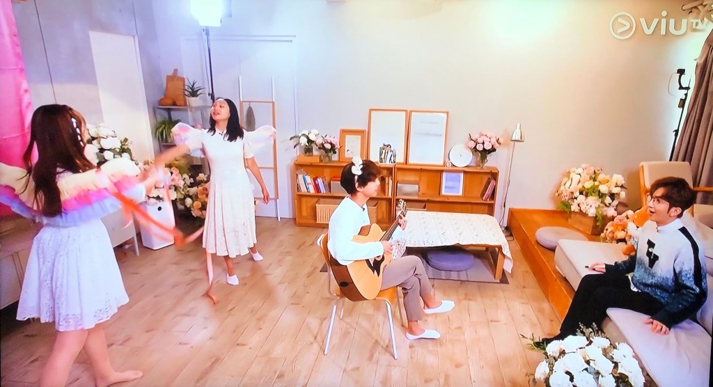 甫開始有表演。