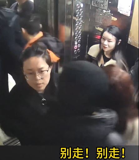 浙江女民警憑凌厲眼神制服兩名疑犯短片，引起網民熱議。