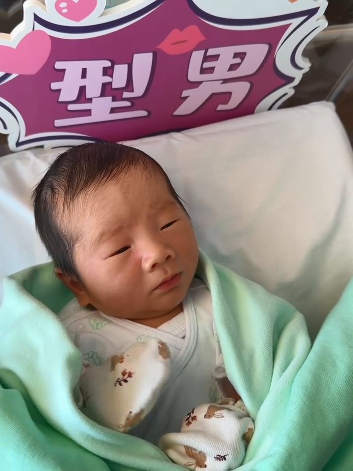 蔡嘉欣盡顯初為人母的興奮與心思。