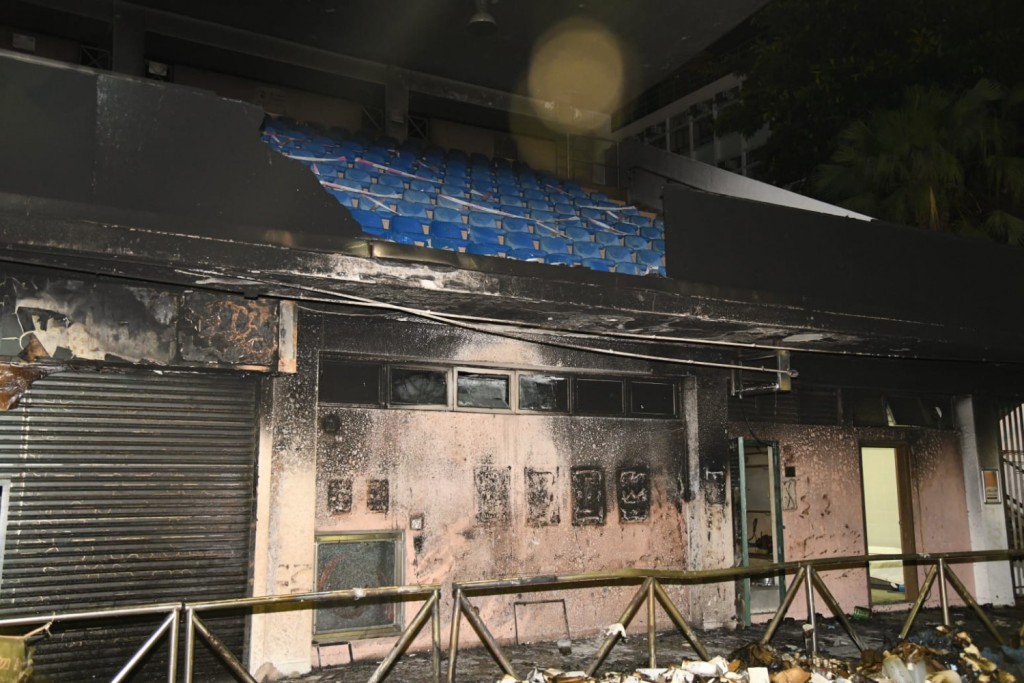 2021年荃灣沙咀道檢測站被人縱火，警方調查後相信案件與「光城者」有關。資料圖片