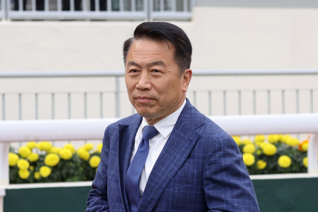 姚本輝曾於2010年派出「極奇妙」遠征日本，在中山攻下短途馬錦標（1200米一級賽）