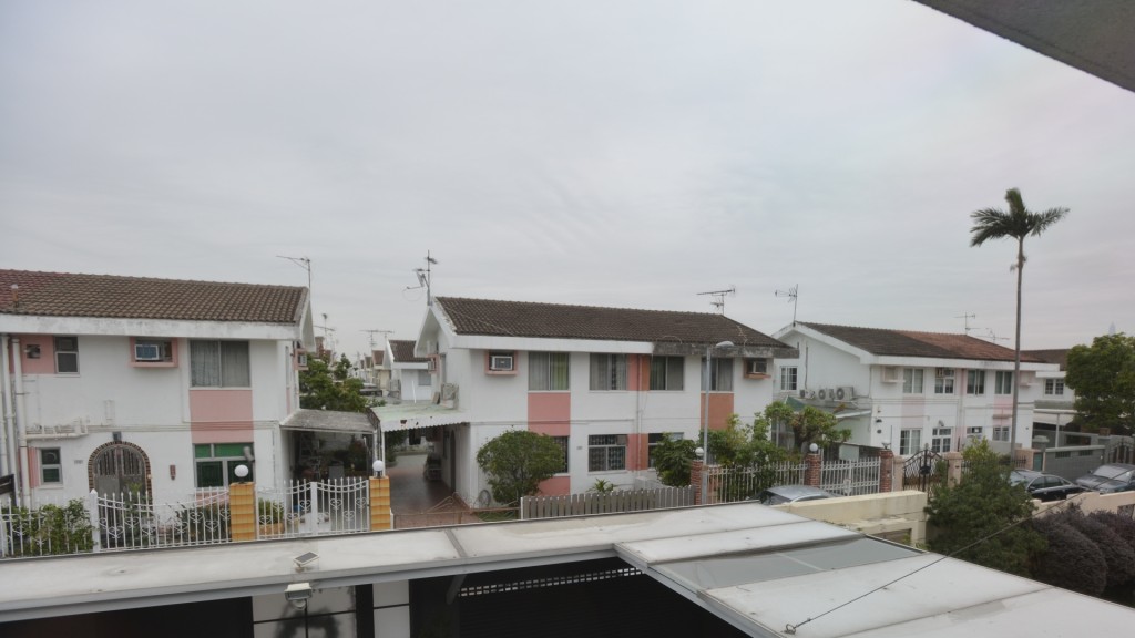 锦绣花园共建有 5,024 间花园洋房及商业物业，工程地盘涵盖整个屋苑公用马路及部份业户私家地段。资料图片