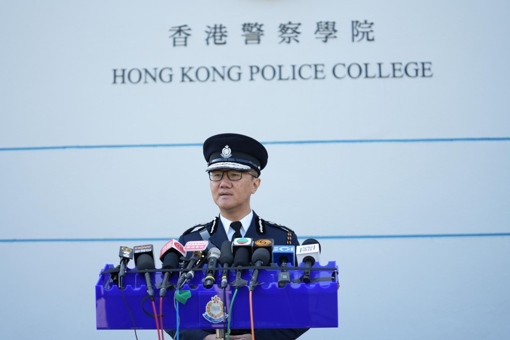 警務處處長蕭澤頤透露，警方在選舉日將在各票站派駐至少2名警員，並在策略位置加強高調巡邏。