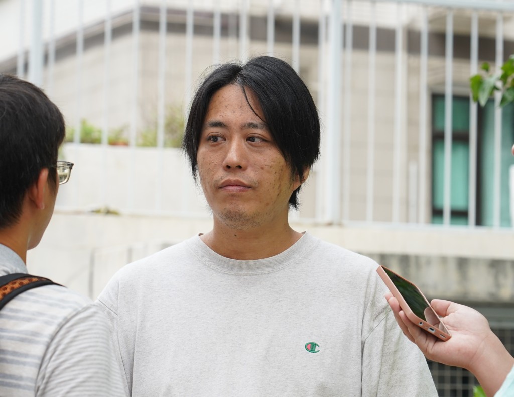 谢先生坦言现时学界竞争激烈，要有学校录取儿子才能为他作选择。