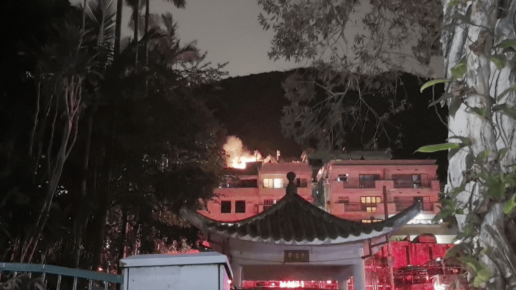 現場火光熊熊濃煙衝天。小紅書@慕璟公子