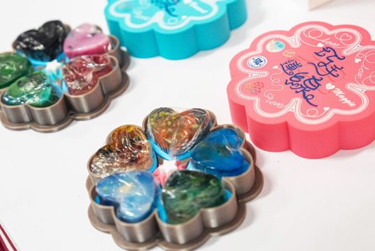 眾人參與手工皂製作環節，讓在囚人士透過手作向女兒表達心意。
