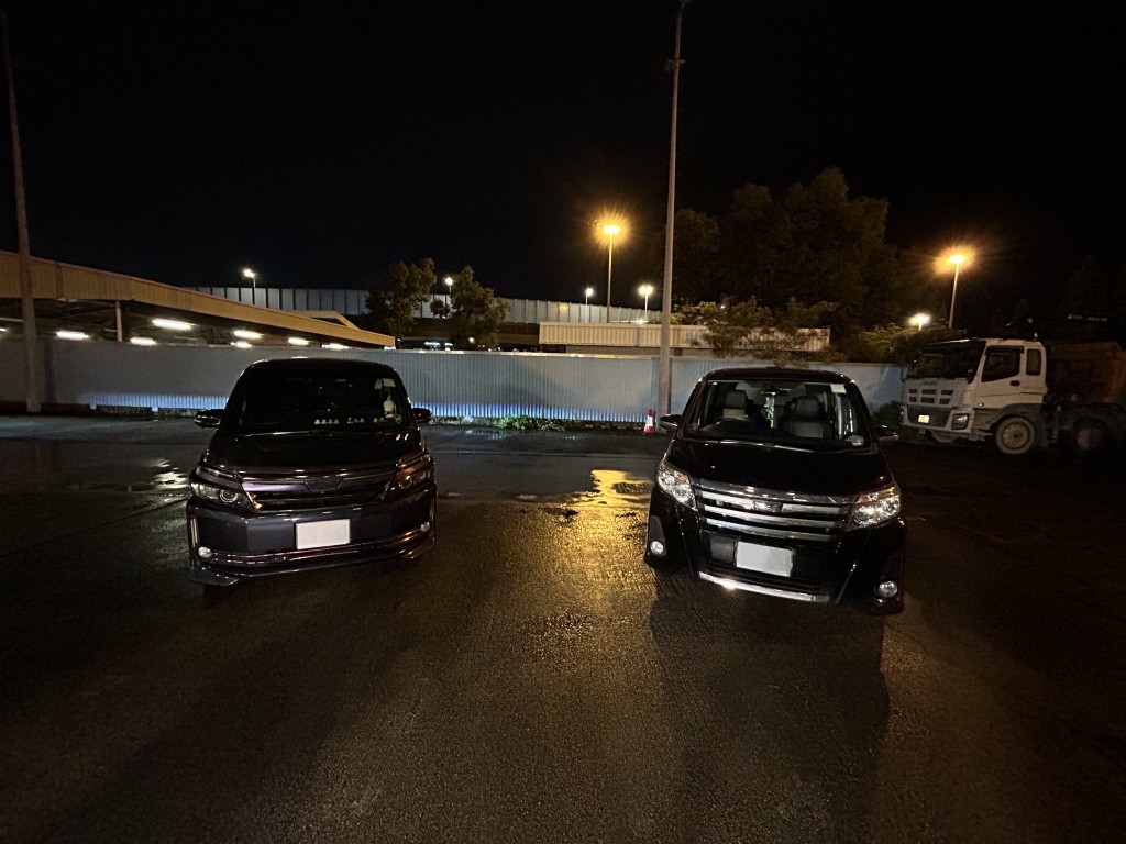 涉案兩部七人車亦被扣查作進一步檢驗。 曾志恆攝