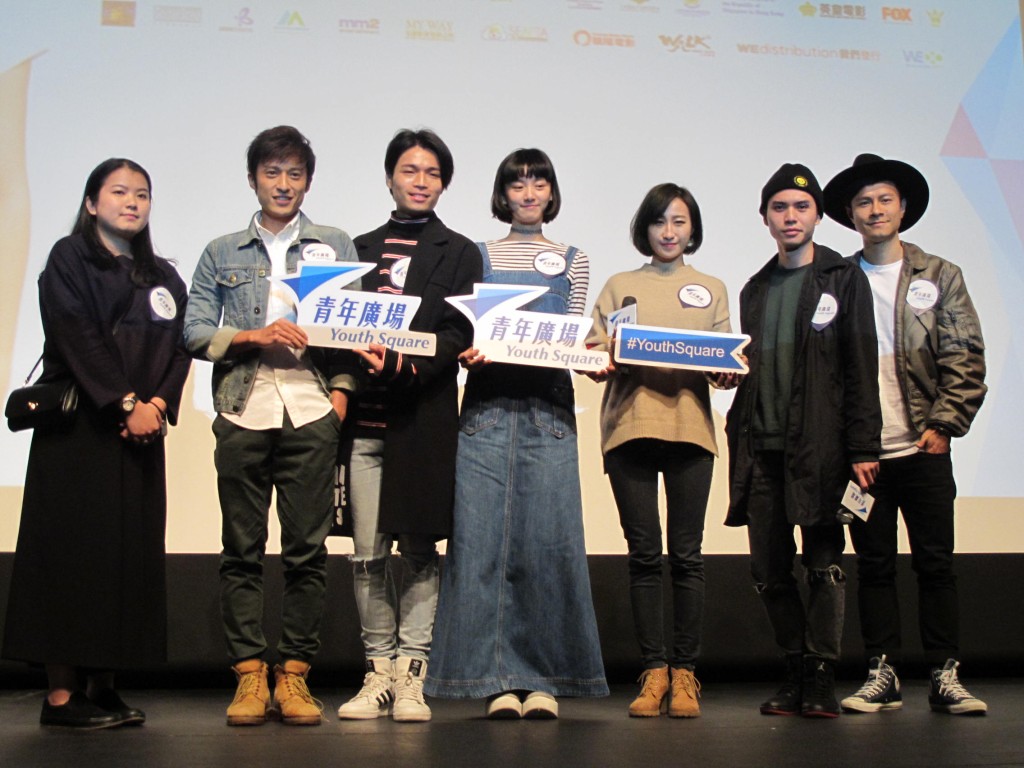 14年,Emily(左一)曾執導袁澧林等主演的微電影《那一年,我17》。