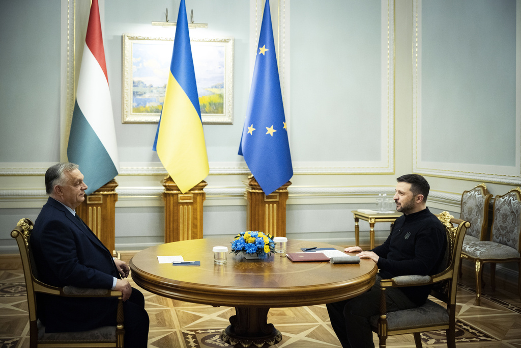 匈牙利总理与泽连斯基会谈，建议乌克兰在和谈前停火。美联社
