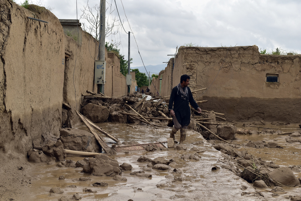 阿富汗北部暴雨成灾，酿至少153人死。美联社