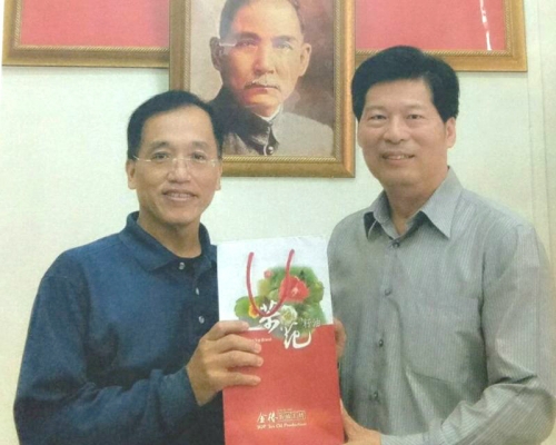 陈洽波（左）伤重不治。网上图片