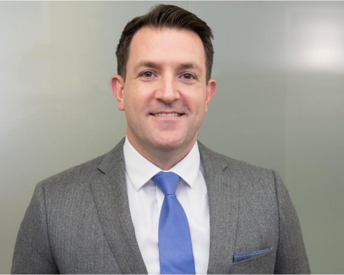 曾公开批评特朗普的医生菲利普斯（James Phillips）已被院方终止合约。网图