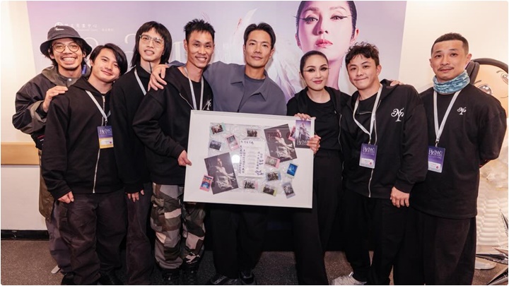 「特技人」峰哥网上报平安没有受伤  向杨千嬅、丁子高送赠大相架：佢哋等顺利下降才愿意离开