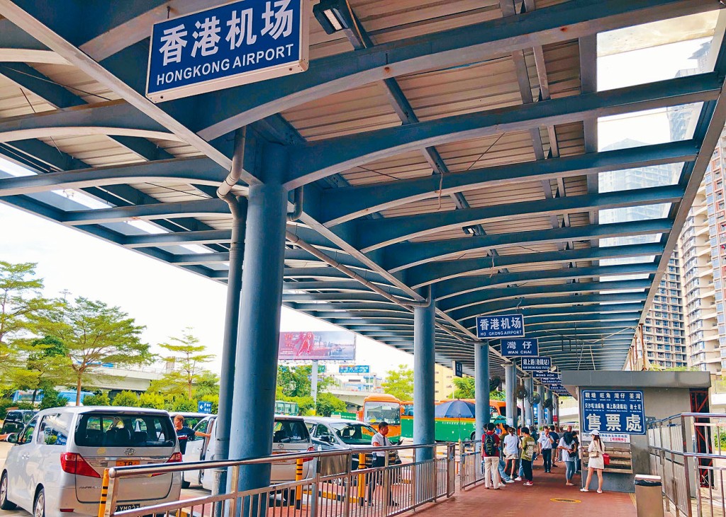 由黑暴及新冠肺炎連環打擊下,皇崗口岸的車站冷清多時。