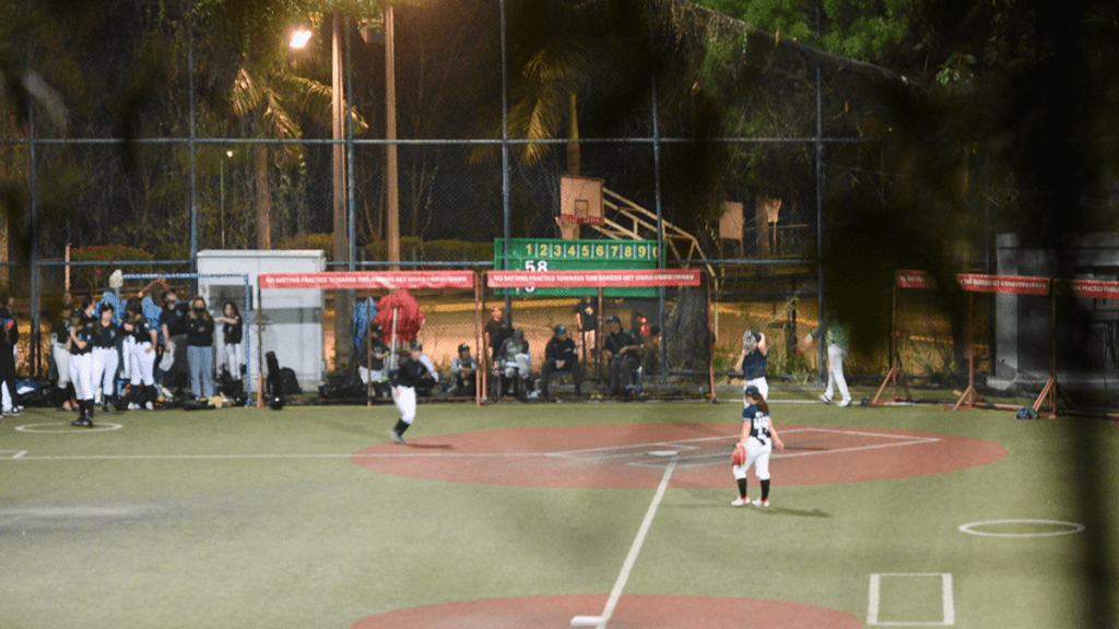 一名女學生遭棒球擊中頭部，一度暈倒昏迷。